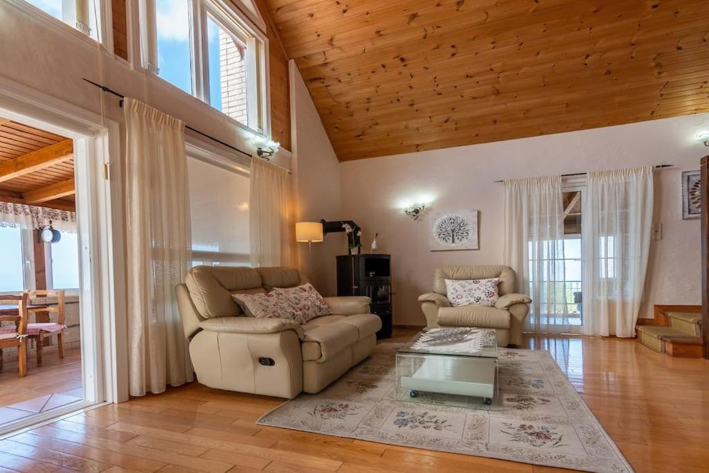 Villa Carlitos Vistas Al Mar Y A La Montana 阿德耶 外观 照片