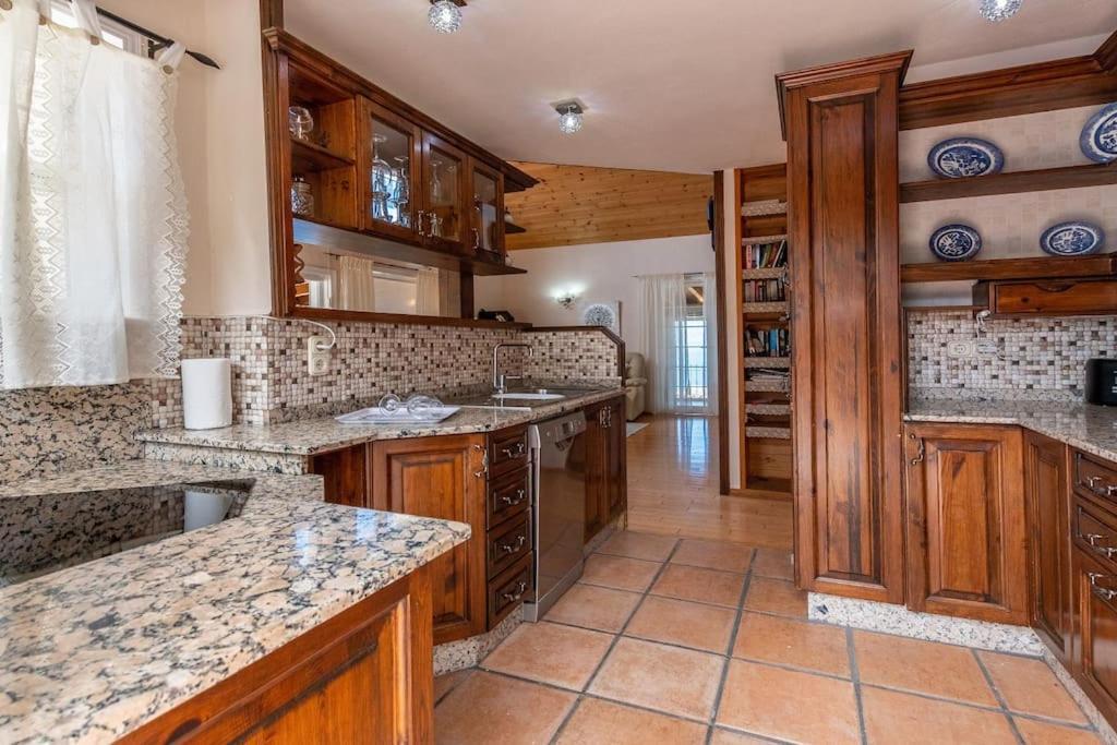 Villa Carlitos Vistas Al Mar Y A La Montana 阿德耶 外观 照片