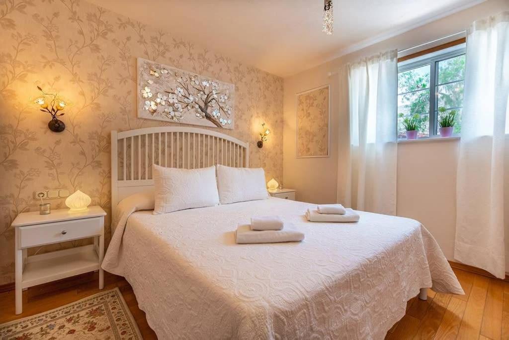 Villa Carlitos Vistas Al Mar Y A La Montana 阿德耶 外观 照片